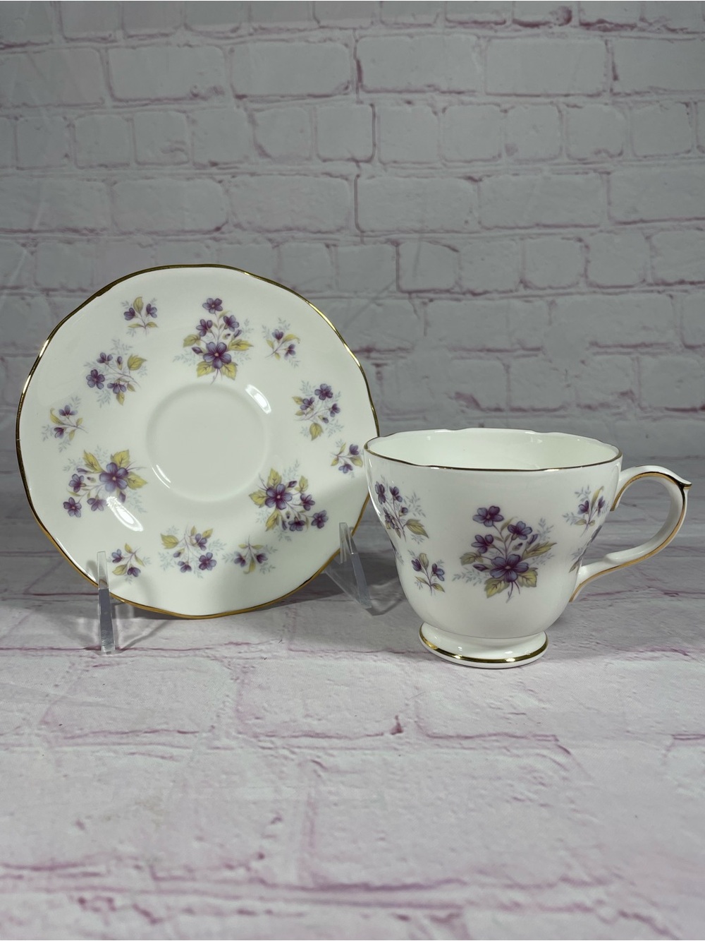 Vintage Duchess Woodside 350 Purple Floral Bone China Teacup and Saucer Set - Picture 5 of 11